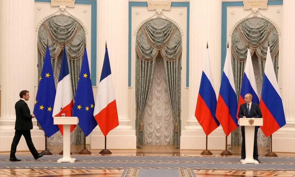 Μακρόν για Πούτιν: "Χαιρετίζω τις δηλώσεις του αλλά δεν συνοδεύονται με πράξεις"